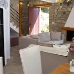 Agapi - Spacious Boutique With Private Pool Close To The Sea