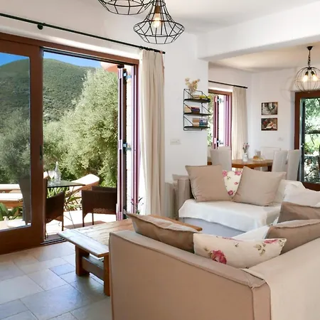 Agapi Spacious Stone Retreat With Jacuzzi And Private Pool