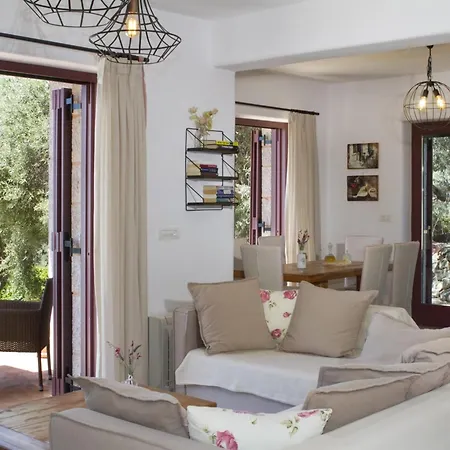 Villa Agapi - Spacious Boutique With Private Pool Close To The Sea *